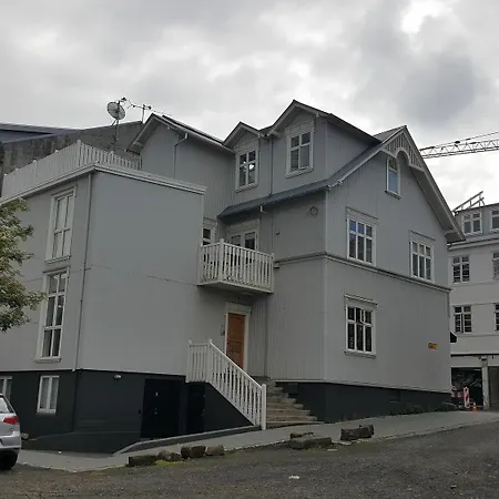 Luna - Laugavegur 37 *